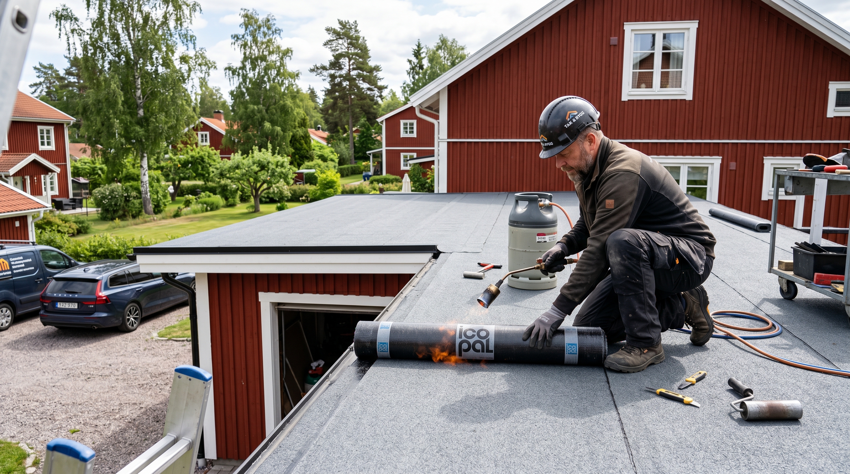 Takpapp läggs på garage – professionell installation