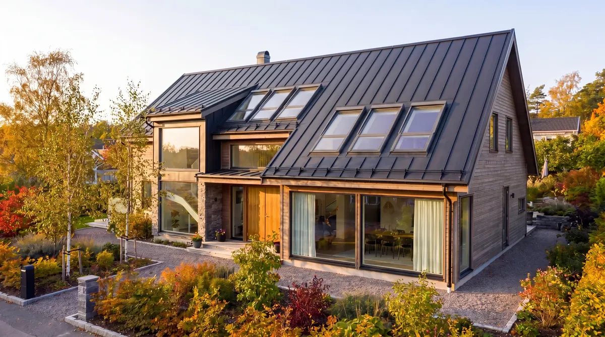Efter – Modern villa i Göteborg – tre nya Velux-takfönster på plåttak