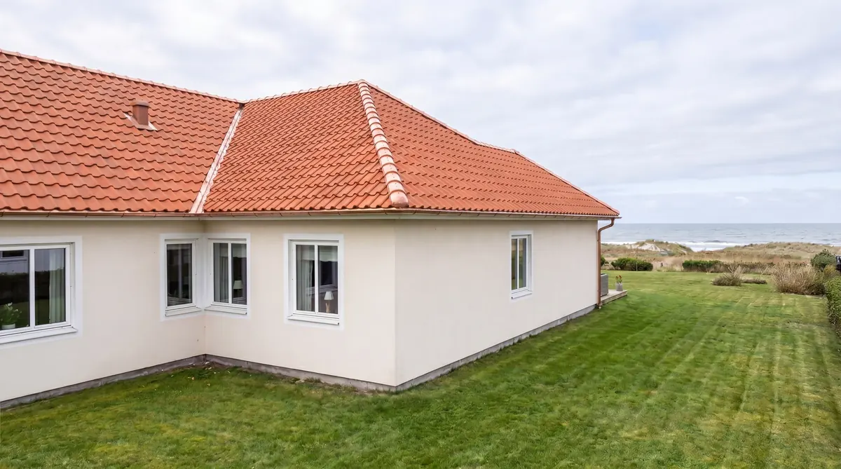 Efter – Kustvilla i Skrea, Falkenberg – nytt Hallandstegel-tak